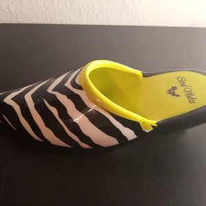 CUTE Brownlow Soul Mates Ceramic SHOE Desk Decor